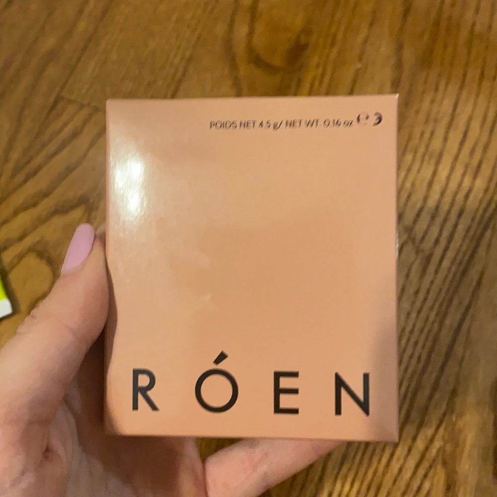 NWT RÓEN 11:11 eye shadow pallet